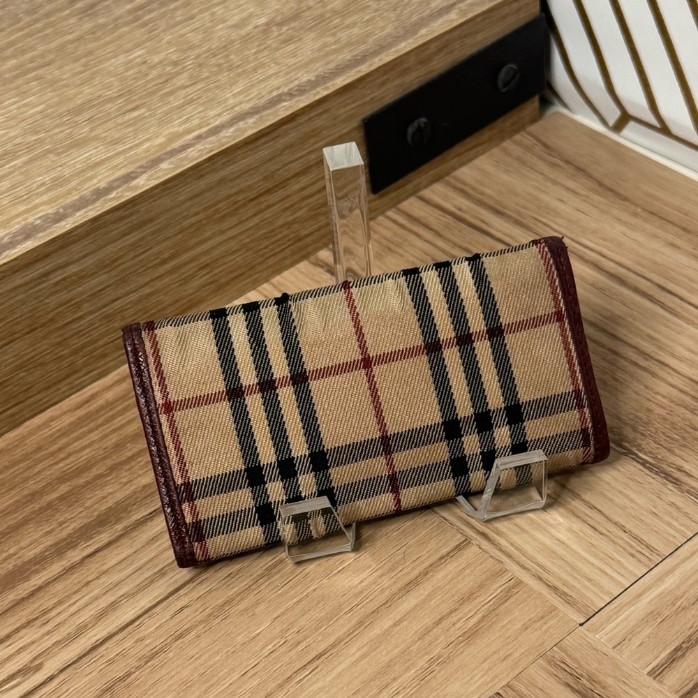 Burberry Signature Nova Check Key Holder Accessory - Picture 2 of 5